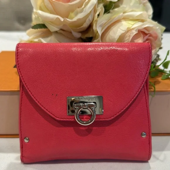 Authentic Salvatore Ferragamo wallet - Picture 1 of 13